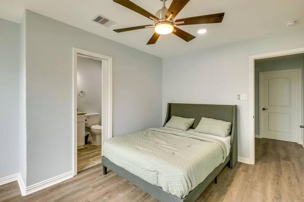 Vacation Home Lake Livingston! Onalaska エクステリア 写真