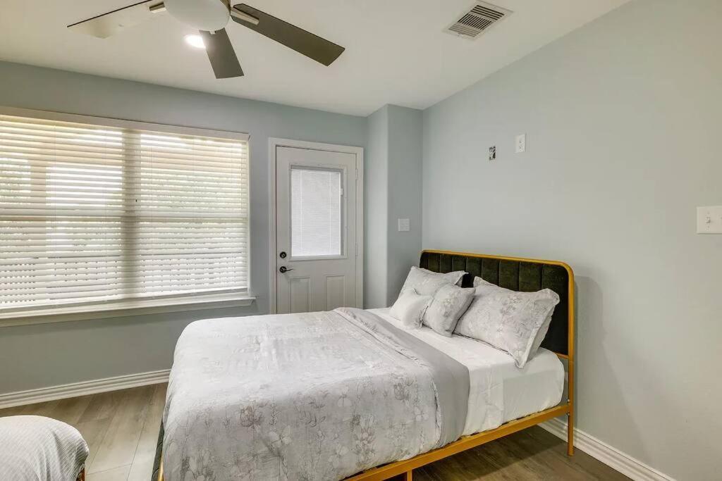 Vacation Home Lake Livingston! Onalaska エクステリア 写真
