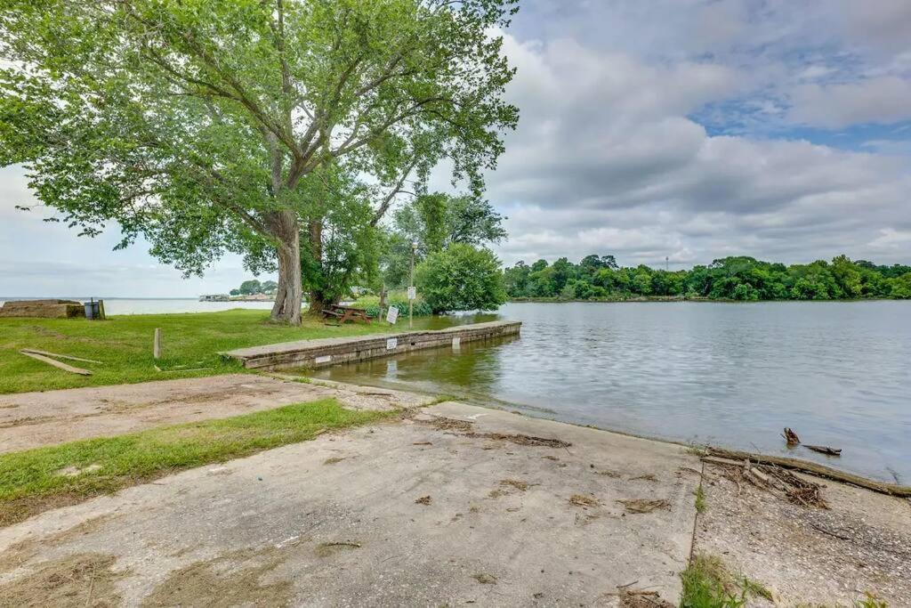 Vacation Home Lake Livingston! Onalaska エクステリア 写真
