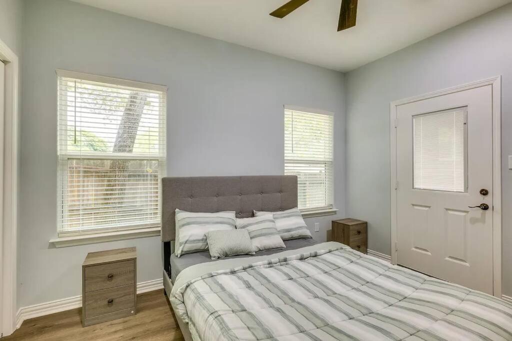 Vacation Home Lake Livingston! Onalaska エクステリア 写真