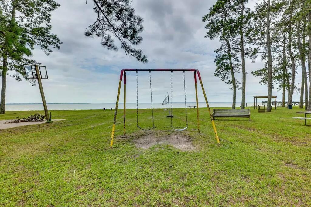 Vacation Home Lake Livingston! Onalaska エクステリア 写真
