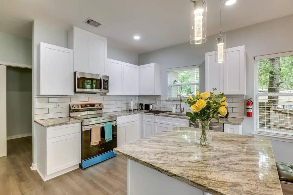 Vacation Home Lake Livingston! Onalaska エクステリア 写真