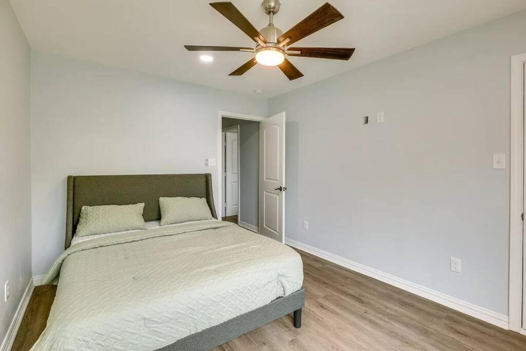 Vacation Home Lake Livingston! Onalaska エクステリア 写真