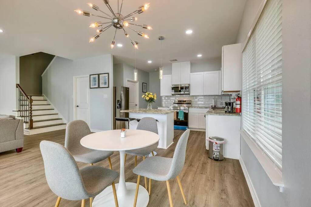 Vacation Home Lake Livingston! Onalaska エクステリア 写真