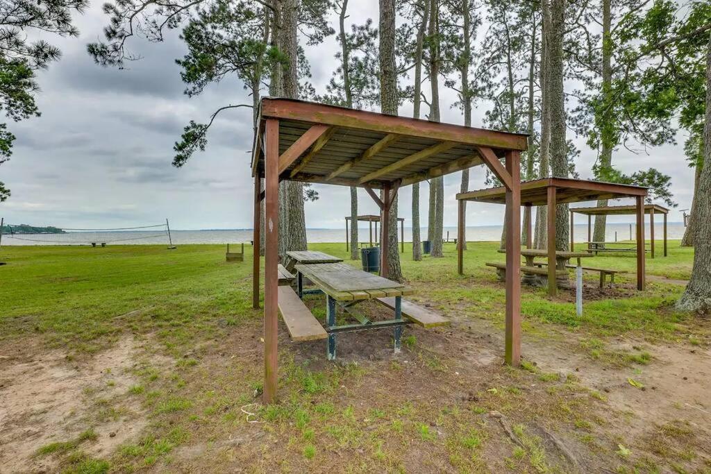 Vacation Home Lake Livingston! Onalaska エクステリア 写真