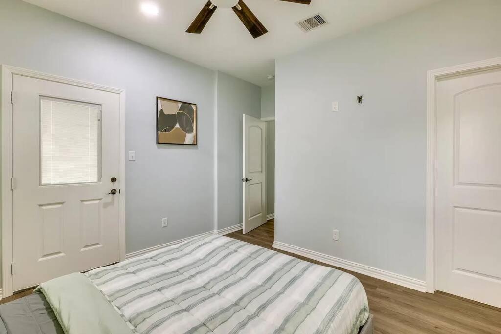 Vacation Home Lake Livingston! Onalaska エクステリア 写真