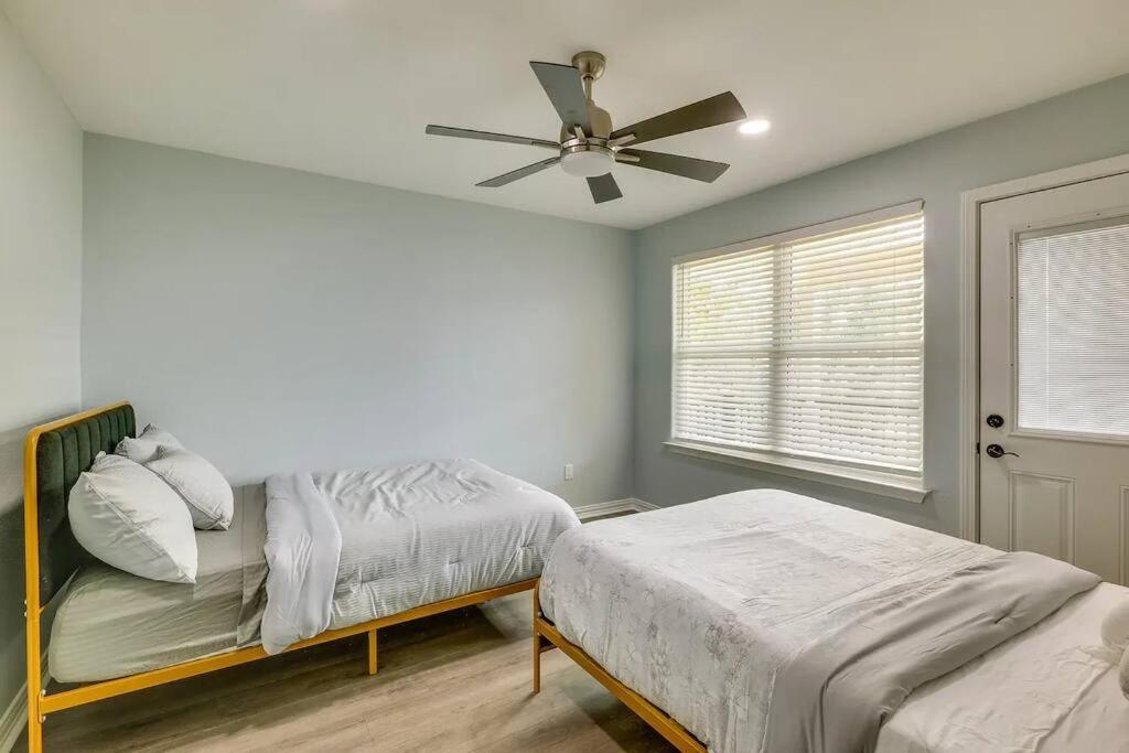 Vacation Home Lake Livingston! Onalaska エクステリア 写真